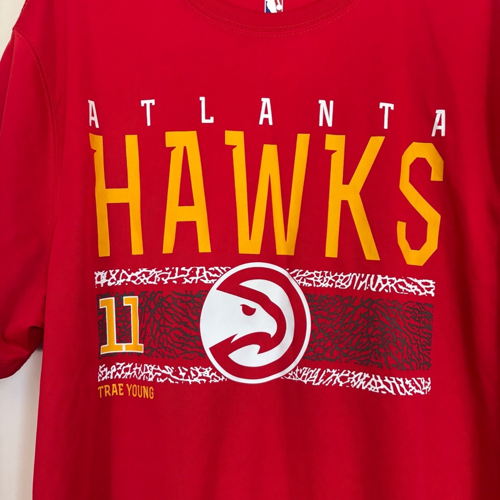 NBA Atlanta Hawks Trae Young #11 Short Sleeve Shirt Red Unisex Adult Size Large - Picture 2 of 5